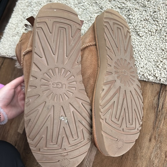 Bailey Bow UGGS - Picture 4 of 5